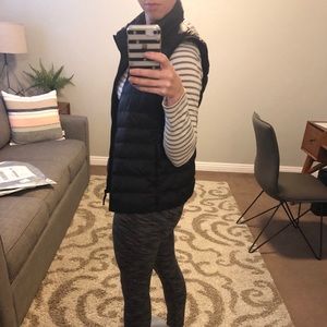 EUC Uniqlo black puffer vest size small